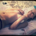 UN PEU CHIANT: QUAND TA MEUF SE MET TOPLESS A LA PLAGE